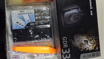 佳明 GDR33 行车记录仪开箱展示(主机|支架|连接线|插口|开关键)