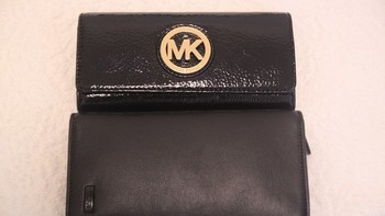 两个长款钱包：Michael Kors 迈克·科尔斯女士&Tumi 塔米男士