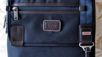 【真人秀】TUMI ALPHA BRAVO ANNAPOLIS ZIP FLAP 22304 休闲单肩包