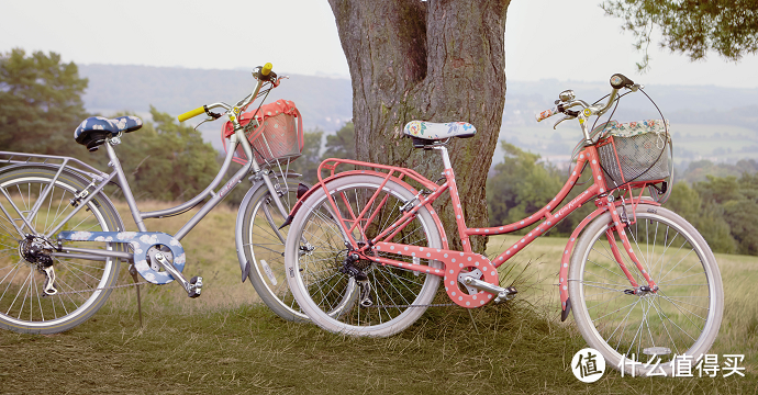 这回可以坐在单车上笑了：Cath Kidston携手KINGSTON BICYCLES推出田园风脚踏车