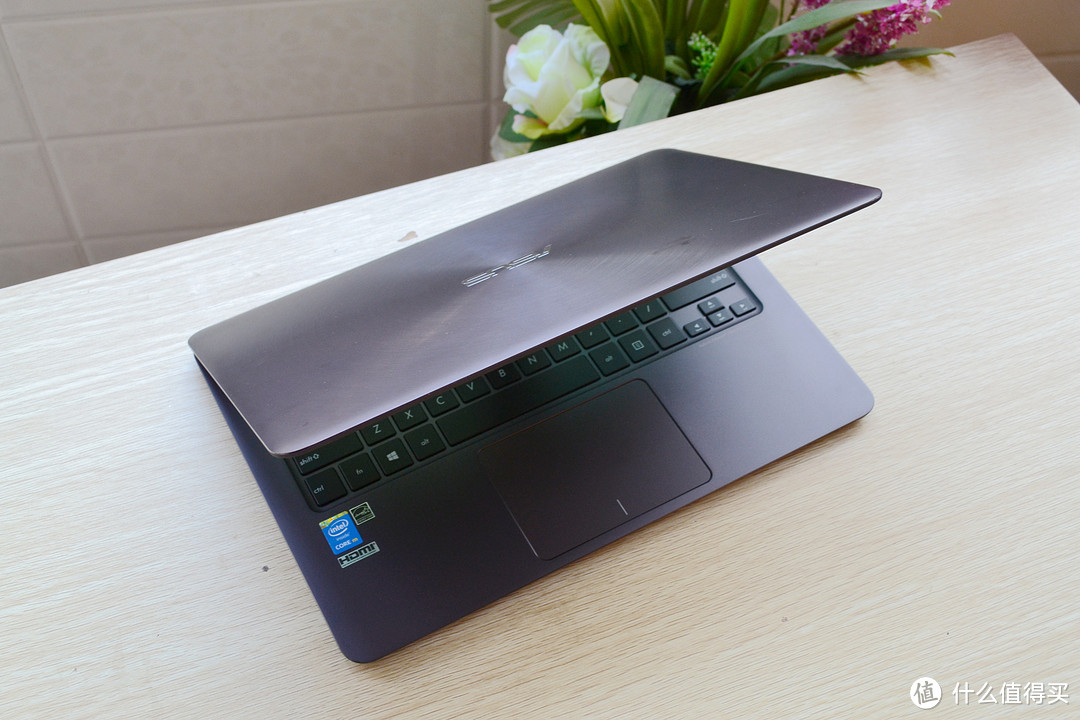 比新macbook还薄？华硕 ZenBook U305笔记本电脑评测▼