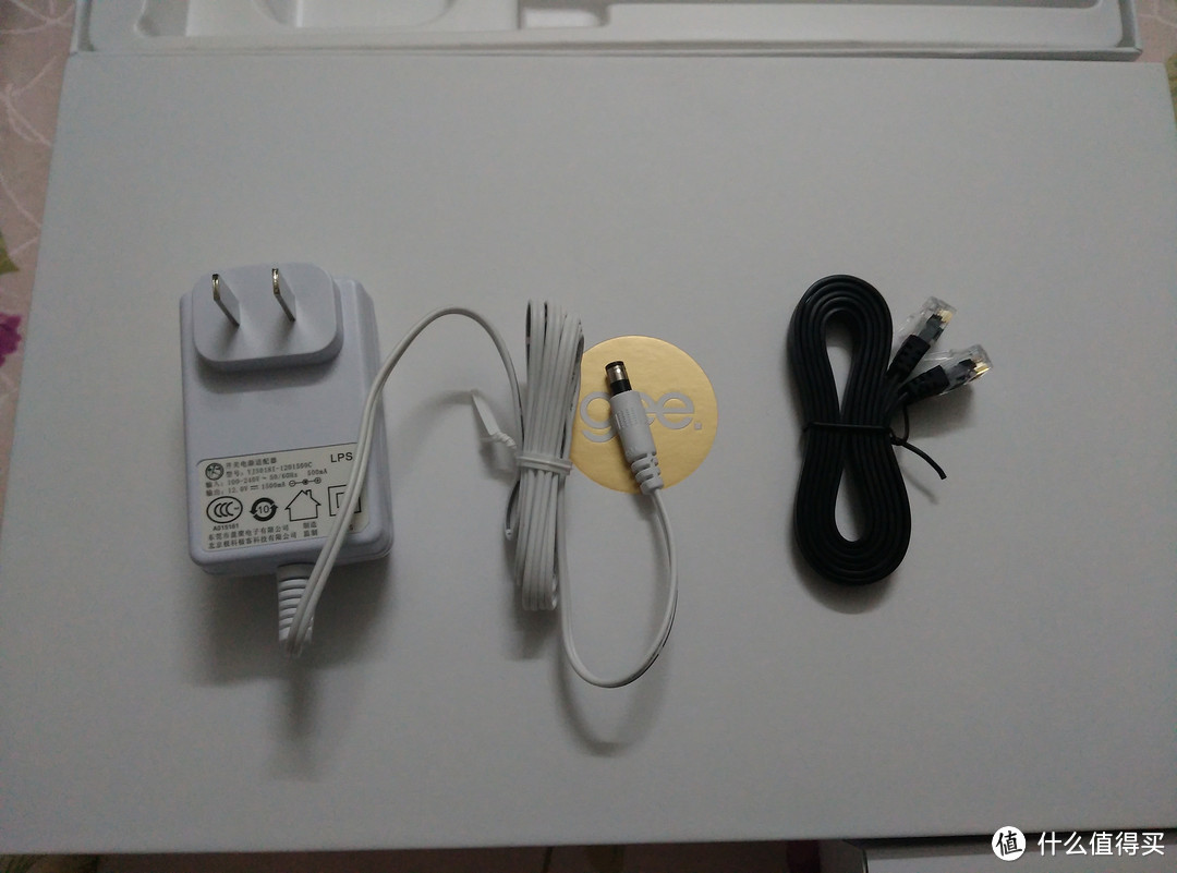 土豪金体验:HiWiFi 极路由3 开箱体验及外观