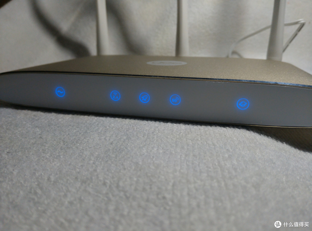 土豪金体验:HiWiFi 极路由3 开箱体验及外观