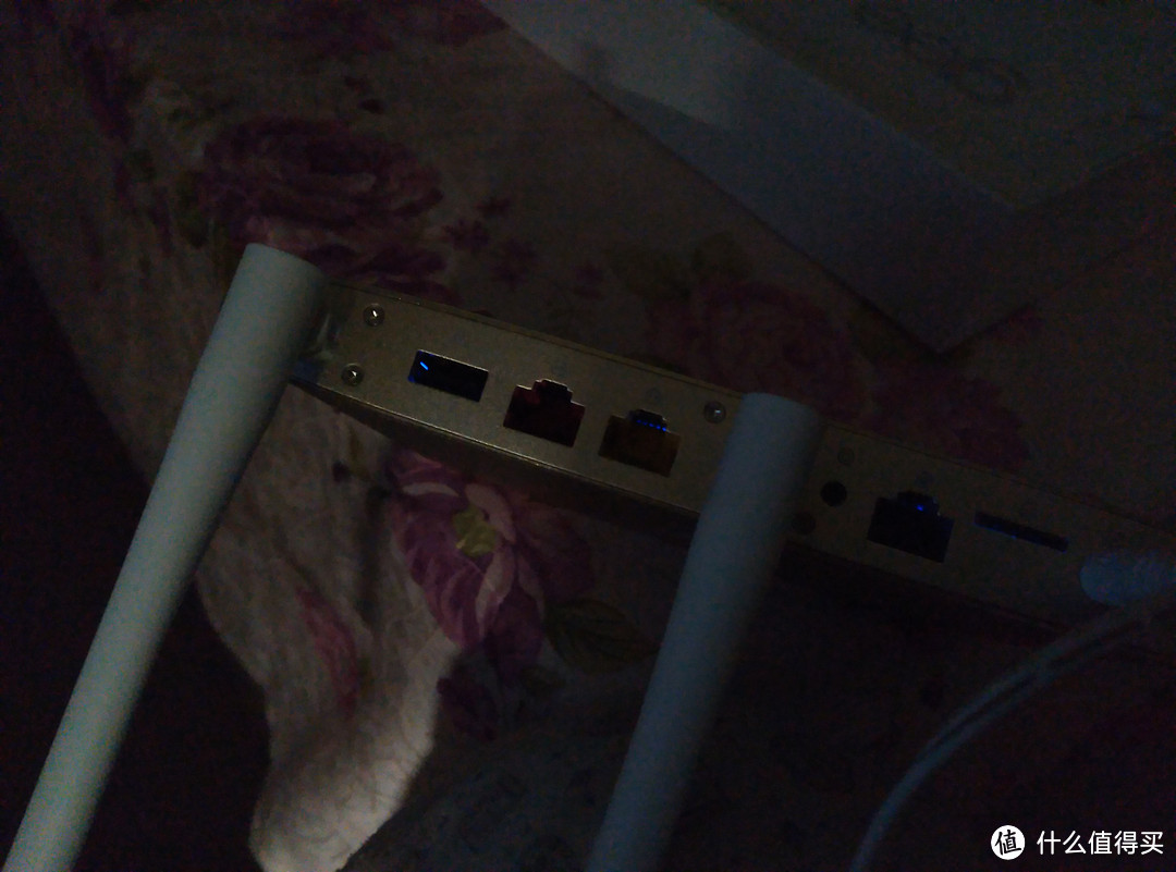 土豪金体验:HiWiFi 极路由3 开箱体验及外观
