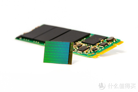 10TB SSD成为可能:英特尔、镁光、东芝成功研发新的3D闪存颗粒