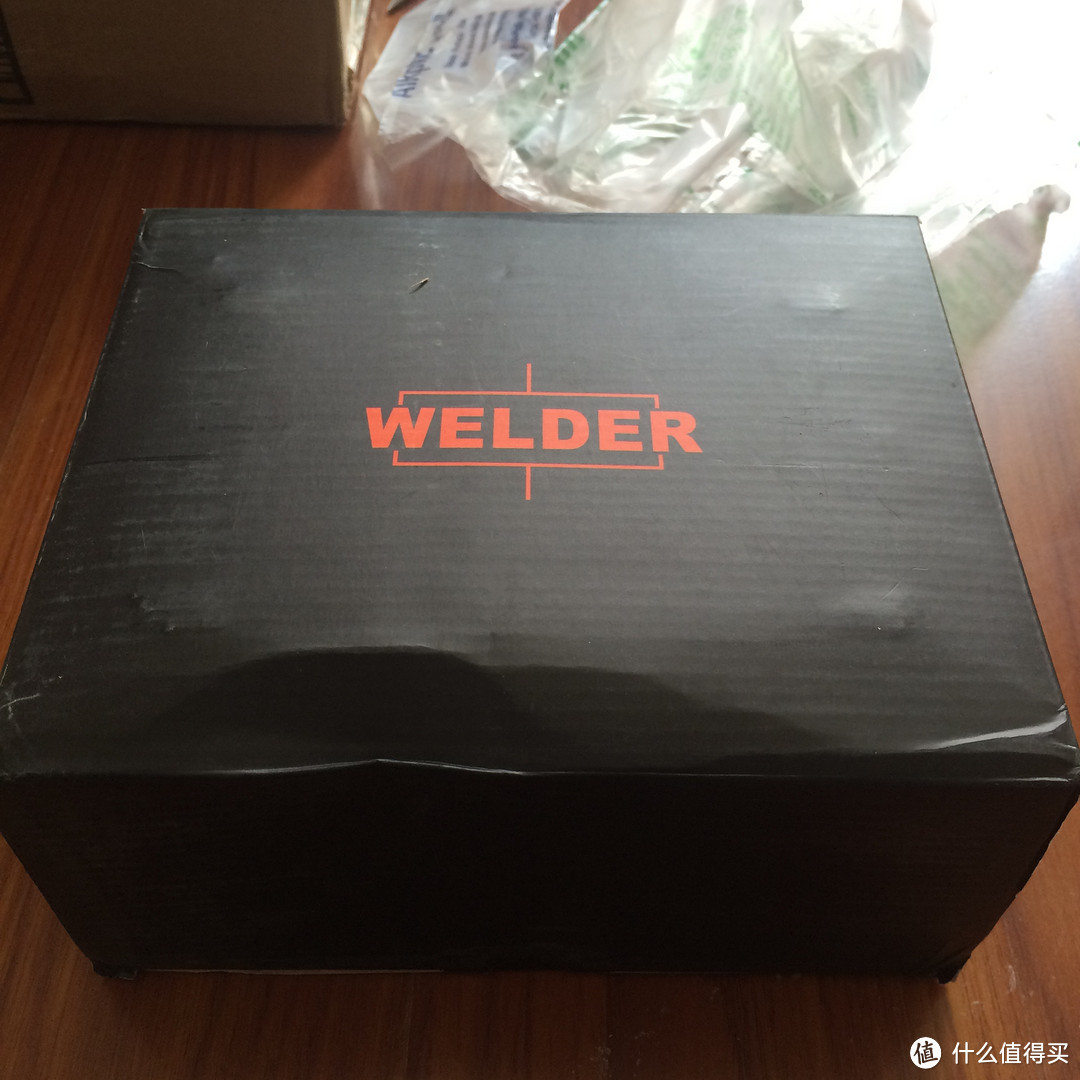 结婚第一年的情人节礼物：Welder Unisex 2701 K45 男款腕表