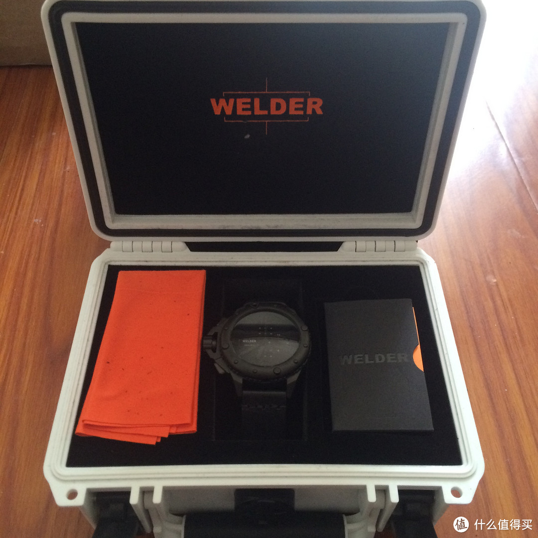结婚第一年的情人节礼物：Welder Unisex 2701 K45 男款腕表