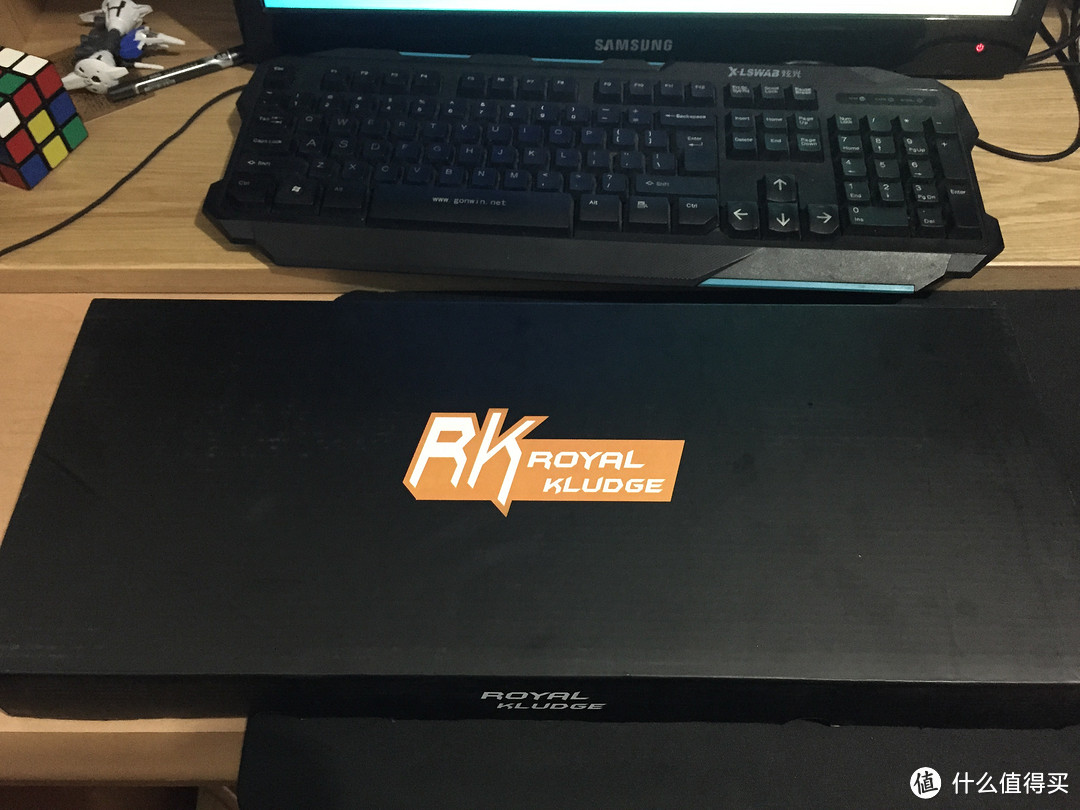 Razer 雷蛇 BlackWidow TE 黑寡妇蜘蛛潜行版 & RK ROYAL KLUDGE RG928 RGB 白色茶轴