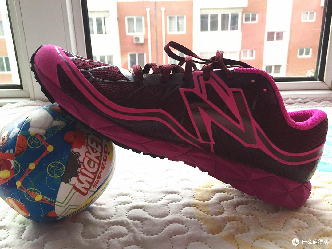 给妈妈购买的限量NB鞋:New Balance 新百伦 W1600 HKNB 轻量缓震跑鞋