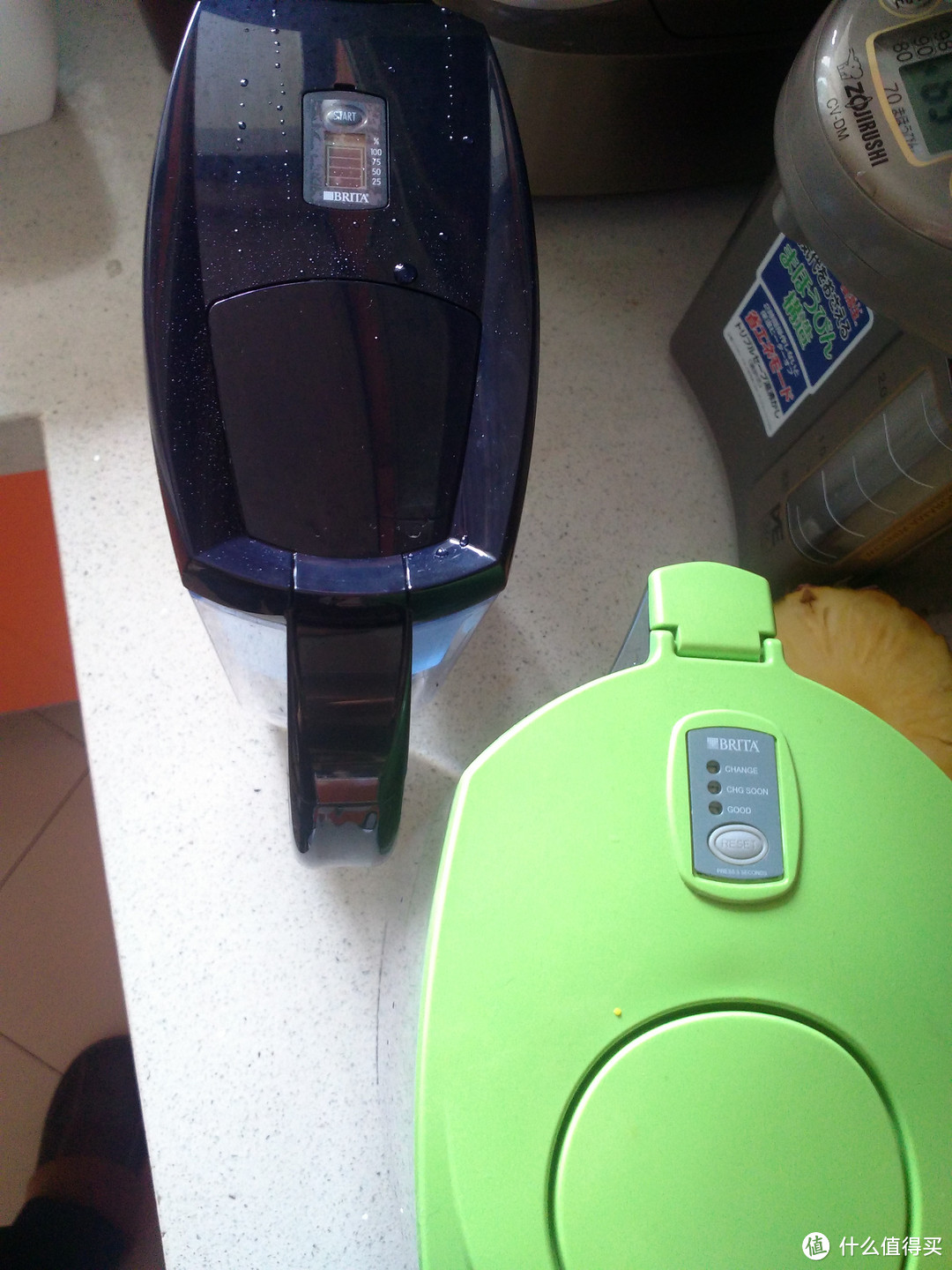 两个水壶的滤芯使用指示器