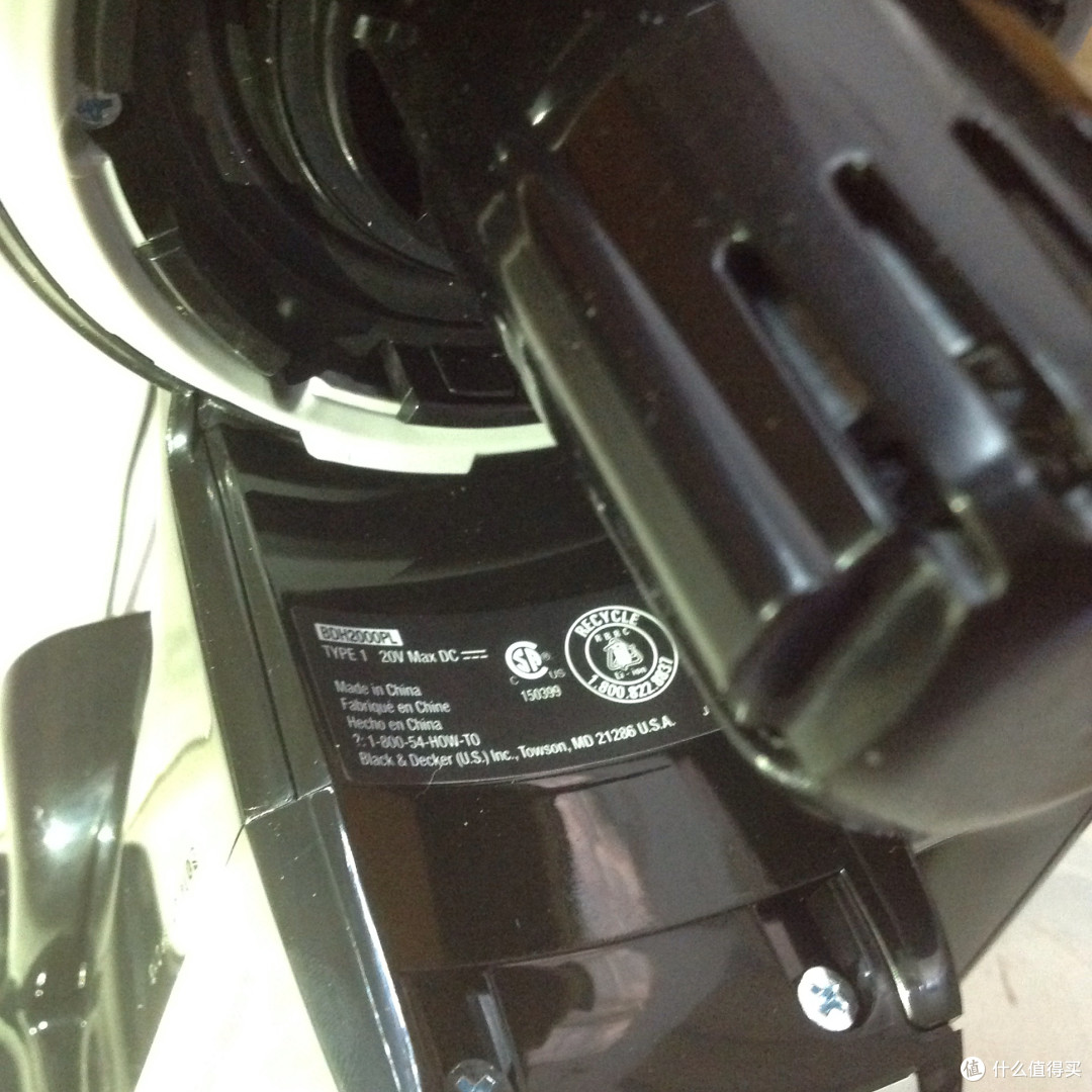 BLACK&DECKER 百得 BDH2000PL MAX Lithium Pivot 充电式 手持吸尘器 惊险体验