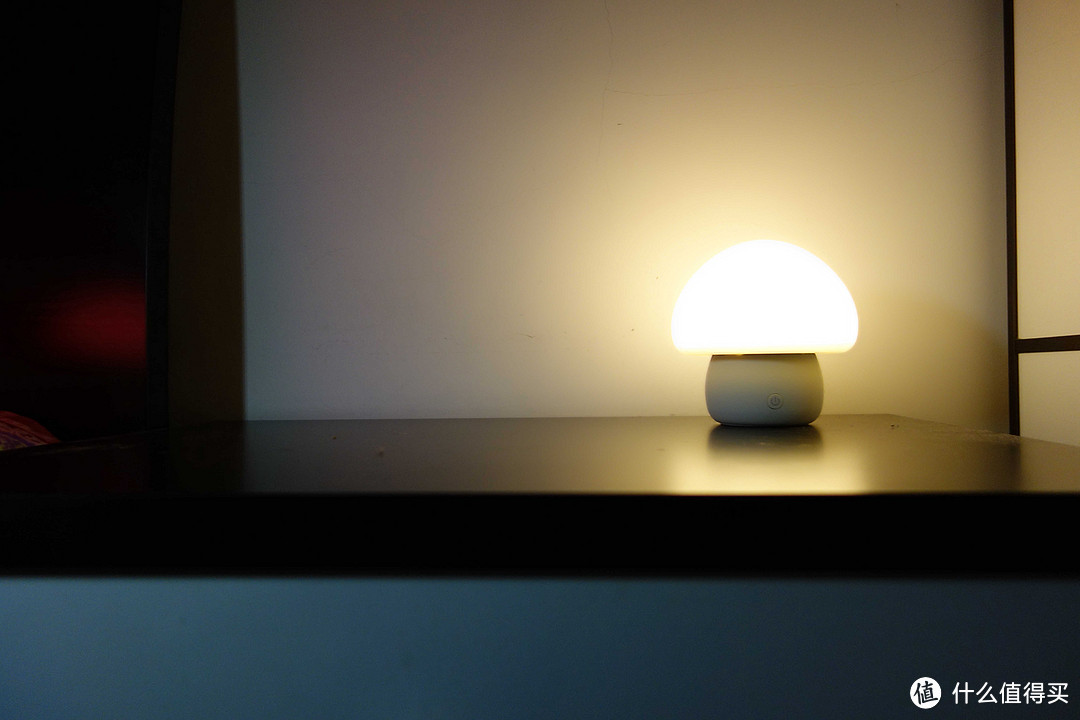 两款小清新emoi 基本生活 产品：蘑菇灯、音响灯