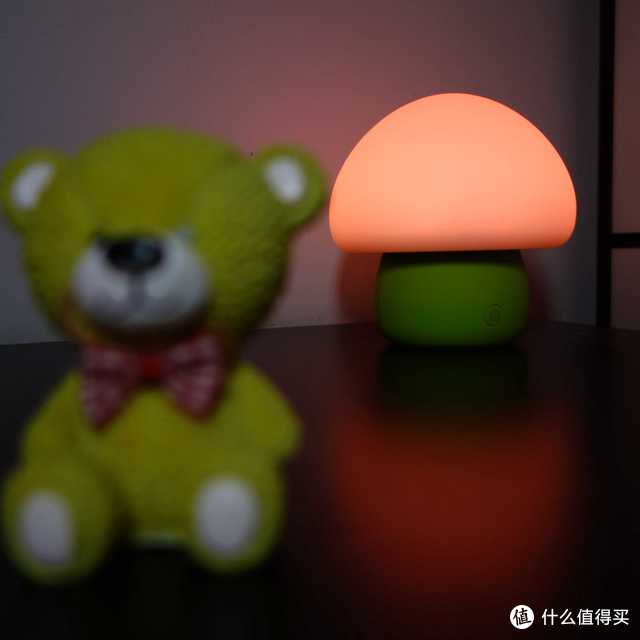 两款小清新emoi 基本生活 产品：蘑菇灯、音响灯