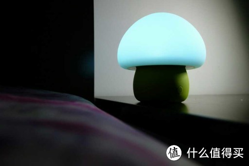 两款小清新emoi 基本生活 产品：蘑菇灯、音响灯