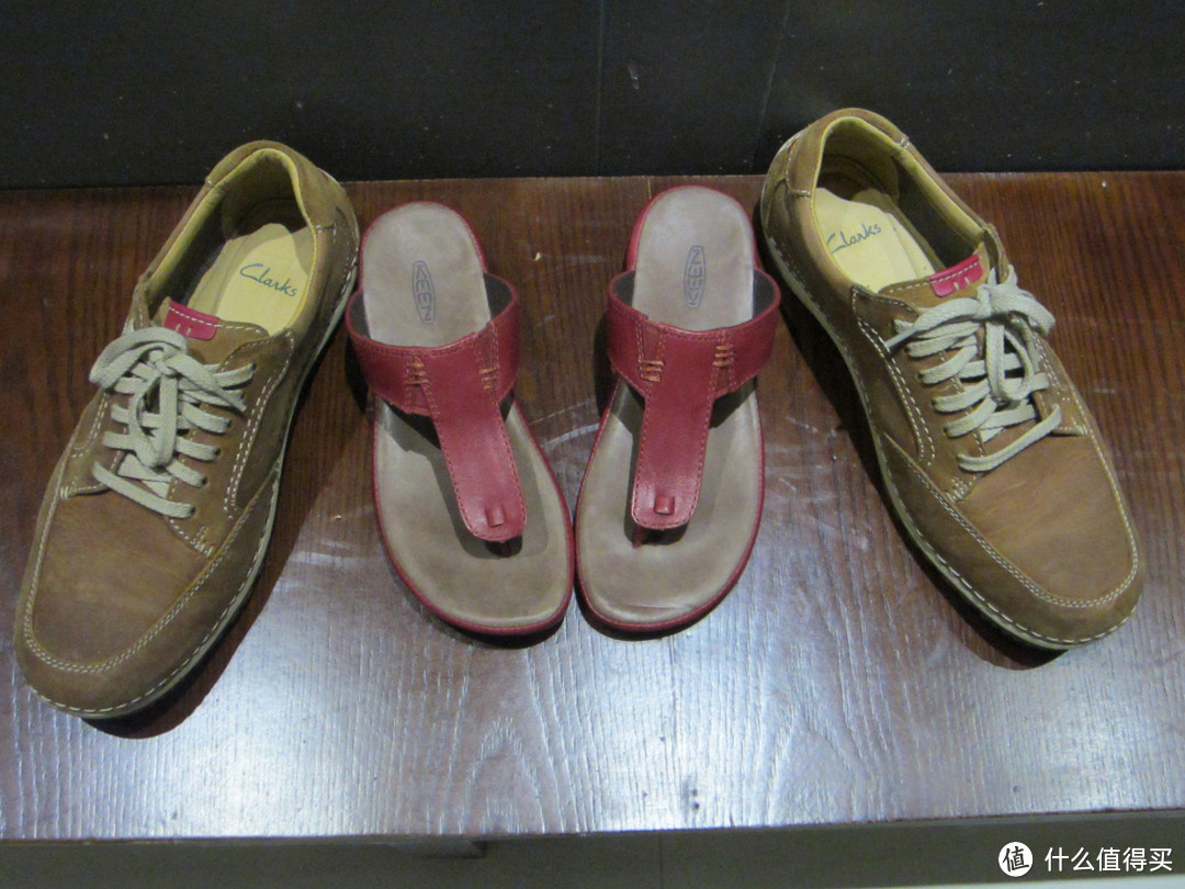 STP购入Clarks 其乐男休闲鞋& Keen 女皮拖鞋