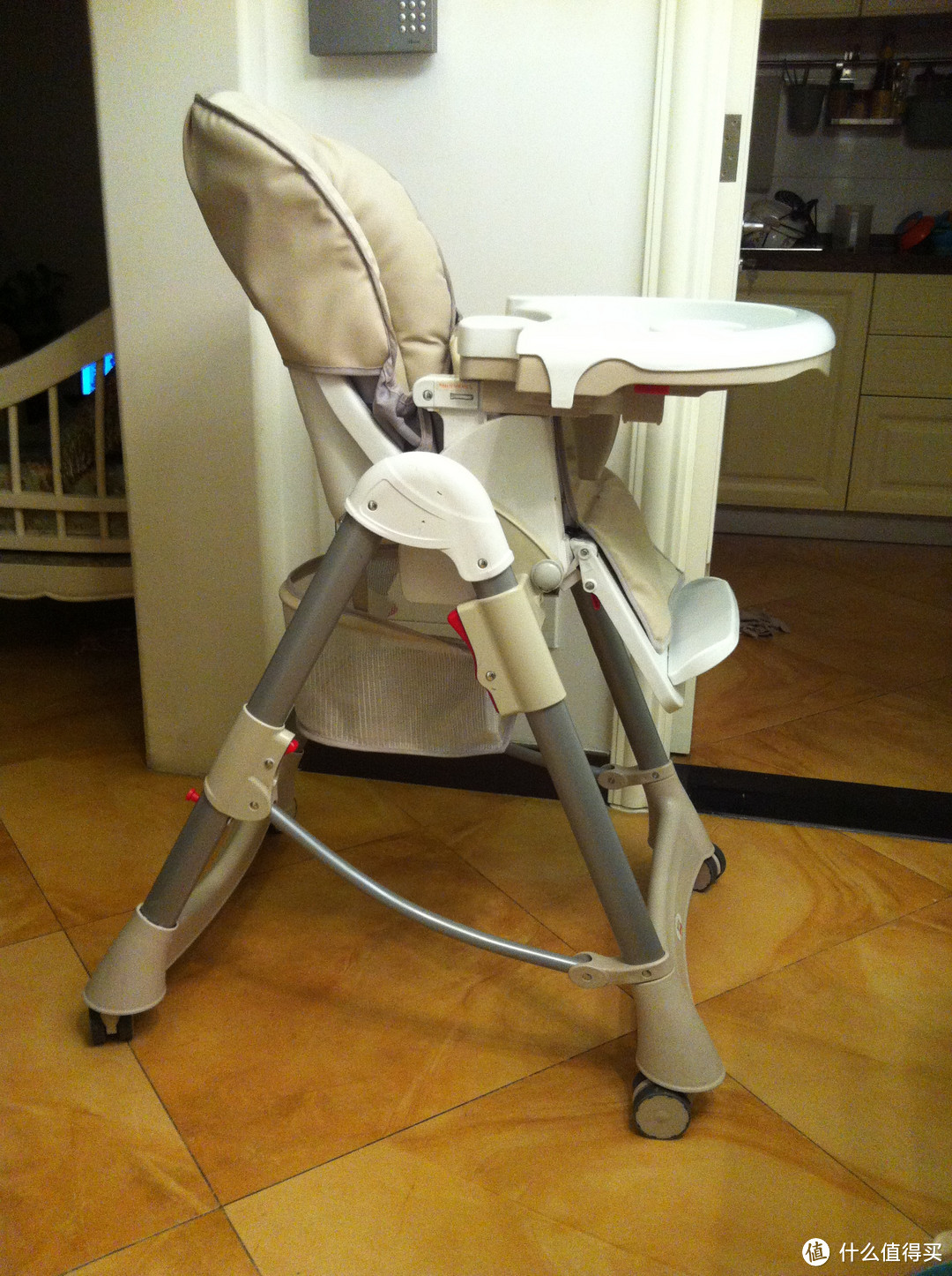 Milano 米兰诺儿童餐椅侧面图