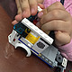 父亲和孩子一起来完成的 LEGO 乐高 60044 警车
