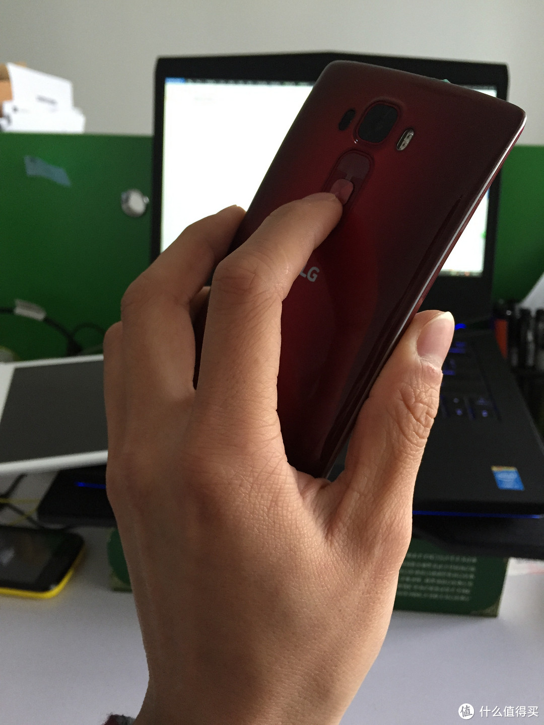 wonderful？弯的Phone！苏宁海外购入手 LG G FLEX 2（骚红）开箱