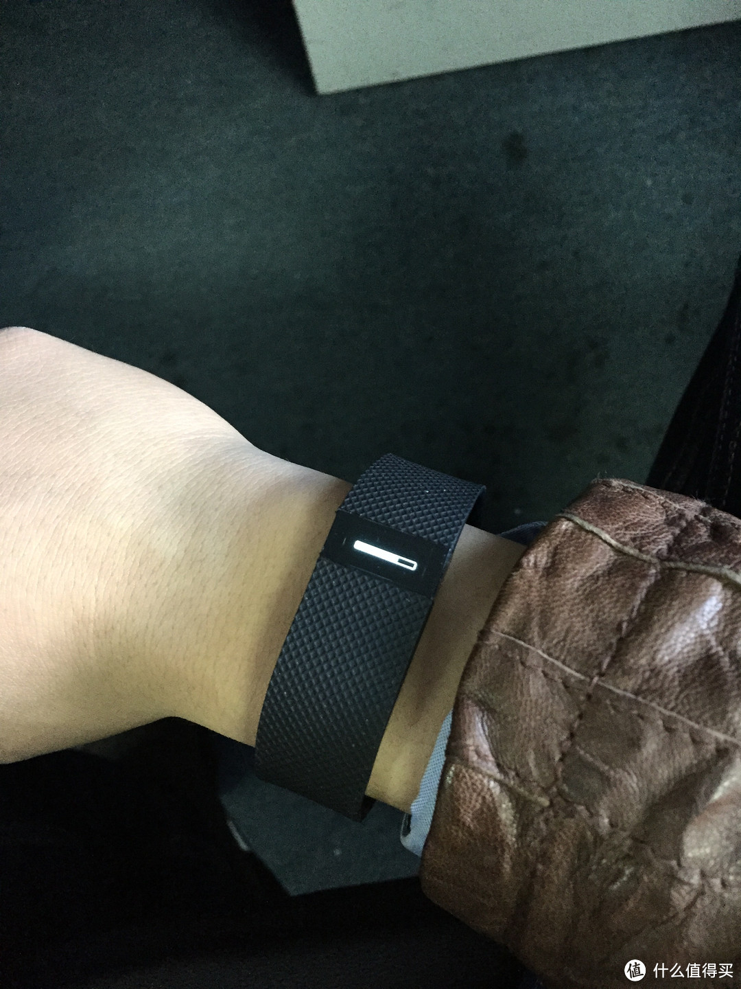 健康数据管理者：美亚入手Fitbit Charge HR 智能手环