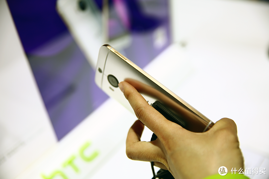 3D摄像头 + 2K屏幕：HTC 发布 One M9+ / E9+ 手机和 Vive 虚拟现实眼镜