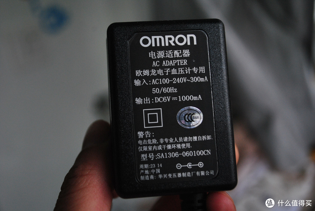 OMRON 欧姆龙 HEM-1020上臂式电子血压计