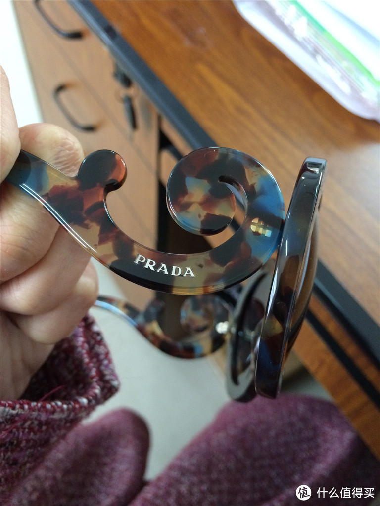 眼镜真的比鞋子还挑人：PRADA 普拉达 PR27NS Sunglasses-1AB/3M1 浮云款墨镜