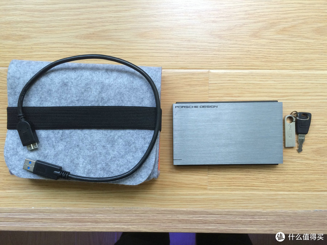 颜控乱入：LaCie 莱斯 Porsche Design 保时捷 P'9220系列 2.5英寸 USB3.0 移动硬盘 1TB 302000