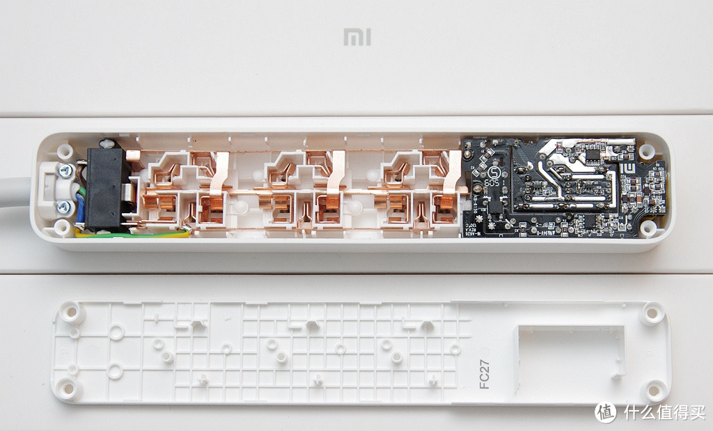 桌面、床头的好选择：小米插线板拆解晒单