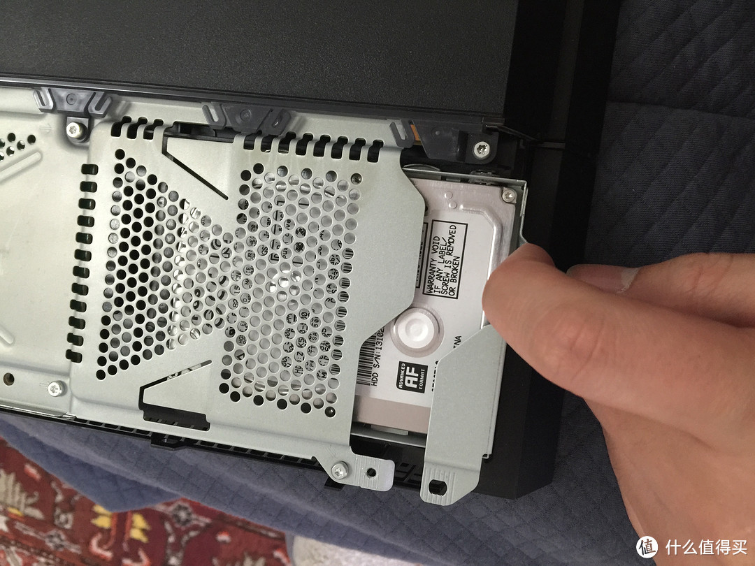 PS4更换大容量硬盘教程：内附希捷 2T 睿翼移动硬盘无损拆解过程