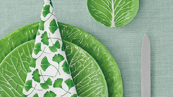 绿色纯植物餐具：TORY BURCH x Dodie Thayer 圆生菜系列餐具开售
