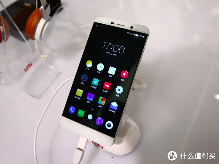 一次三款新机 + 会员定价方式：Letv 乐视 发布 超级手机 1 / 1 Pro、Max