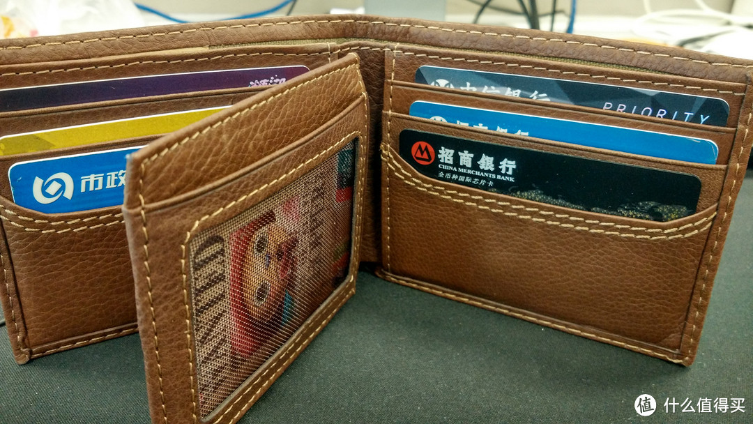 自用送人两相宜：Levi's 李维斯 Extra Capacity Slimfold 男款真皮双折钱包