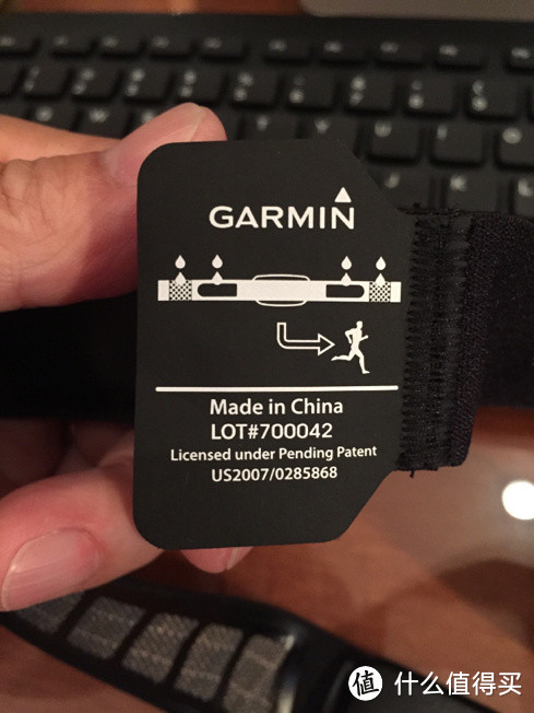 戴着GARMIN 佳明 Fenix3和HRM-RUN心率带去跑步