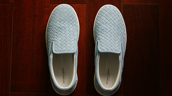 晴空万里：Bottega Veneta 晴空蓝编织麂皮一脚蹬运动休闲鞋