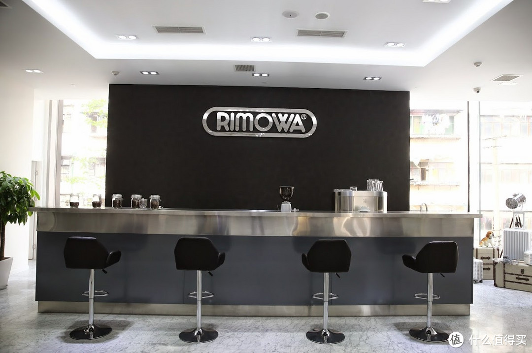 我要旅行加咖啡：全球首间 RIMOWA Café 概念店落户成都