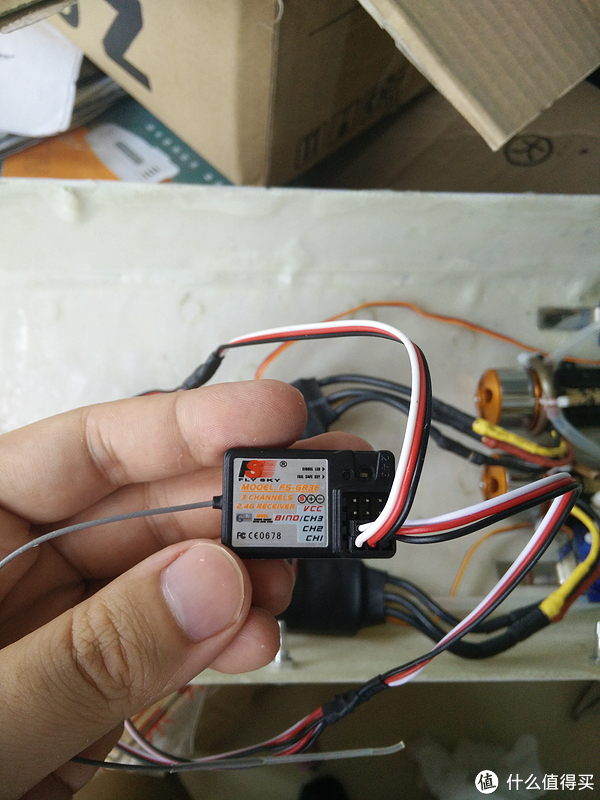 接收器用的是不防水的三通道fly sky 接收器用的是不防水的三通道fly sky