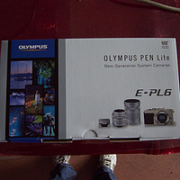 奥林巴斯 E-PL6 微单相机外观展示(按键|电池仓|接口|手柄|翻转屏)