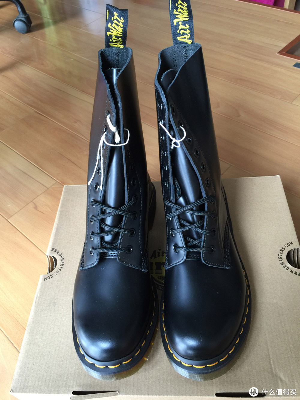 硬&压脚背：Dr. Martens 1490 女款10孔马丁靴