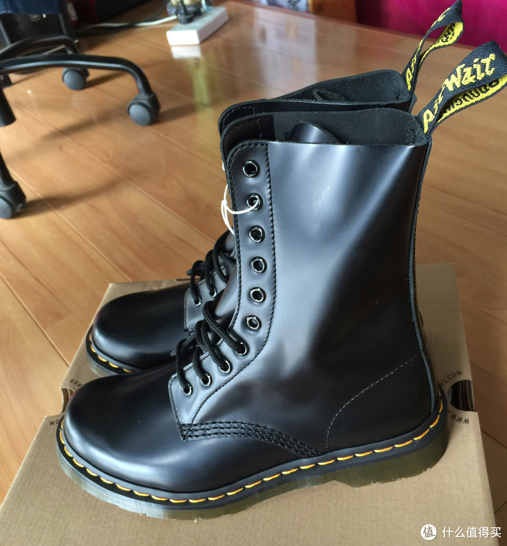 硬&压脚背：Dr. Martens 1490 女款10孔马丁靴