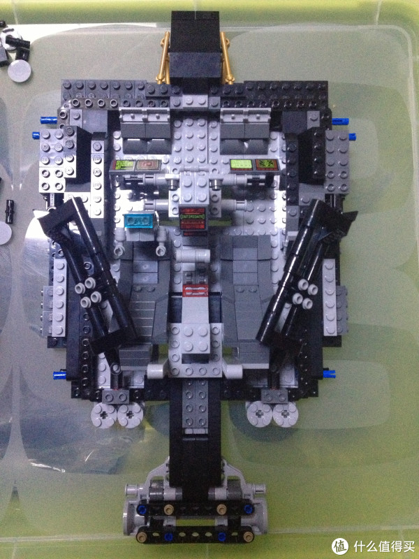 篇二:lego 乐高 超级英雄系列 the tumbler 蝙蝠侠 蝙蝠战车 76023