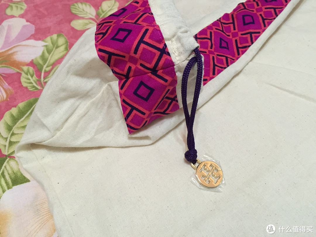 努力工作买包包!入手 Tory Burch York Saffiano Leather 手提包