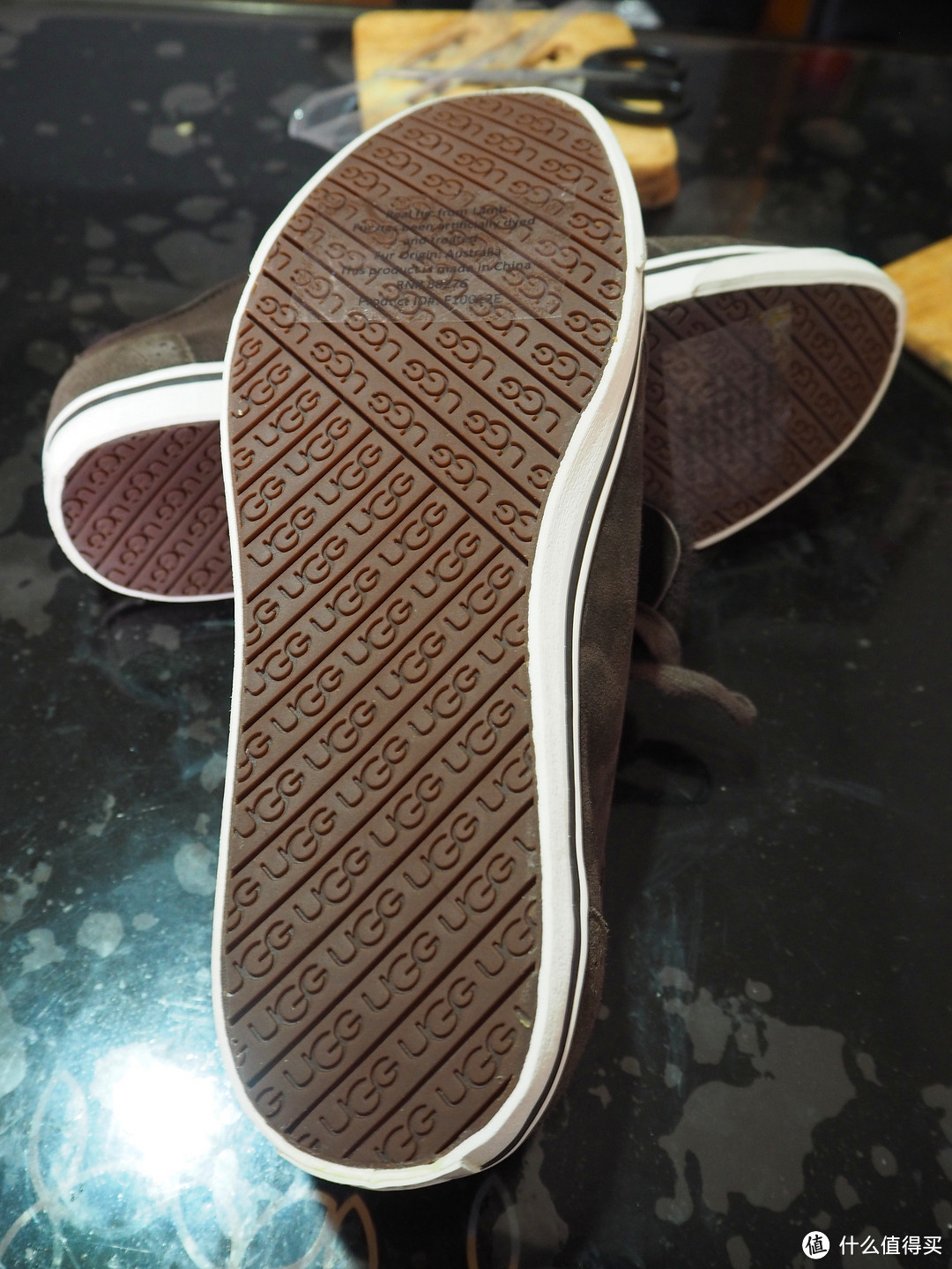 配我这千年寒冰脚：UGG australia Roxford TF 男款皮毛一体休闲板鞋