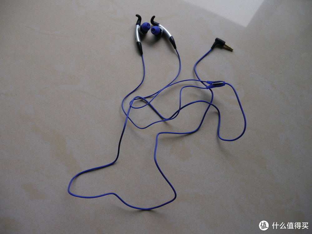 两件跑步装备：SENNHEISER 森海塞尔 CX685 跑步耳机 & CyberDyer 跑步腰包