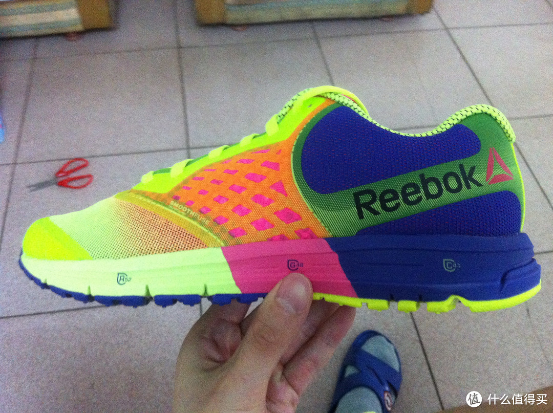 跑出一道彩虹：Reebok 锐步 One Guide 2.0 跑鞋