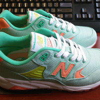 new balance WRT580 复古休闲鞋外观展示(鞋头|鞋底|尺码)