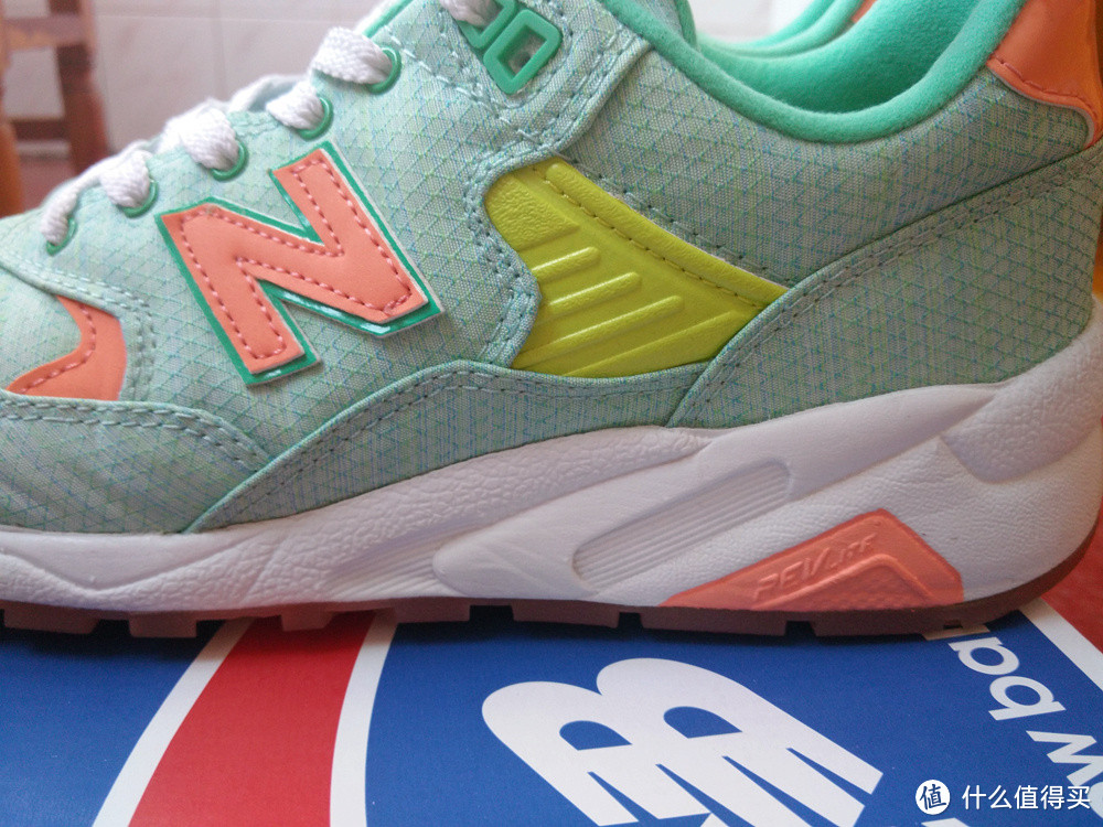 跟风晒new balance WRT580，复古休闲鞋，顺便晒只貂