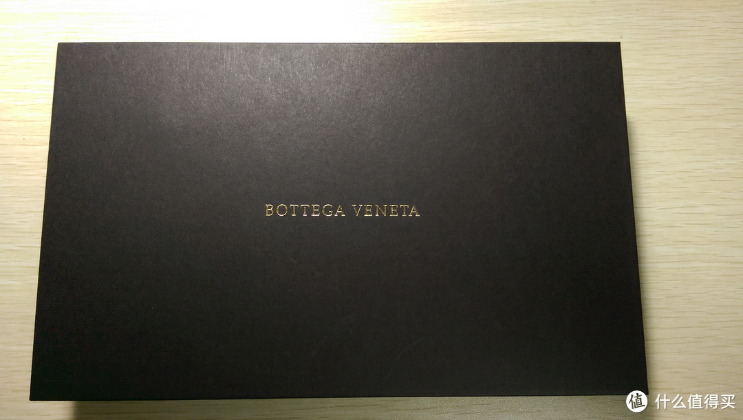 低调不浮夸的选择：Bottega Veneta 浅碧玺蓝编织小牛皮长款翻盖钱包