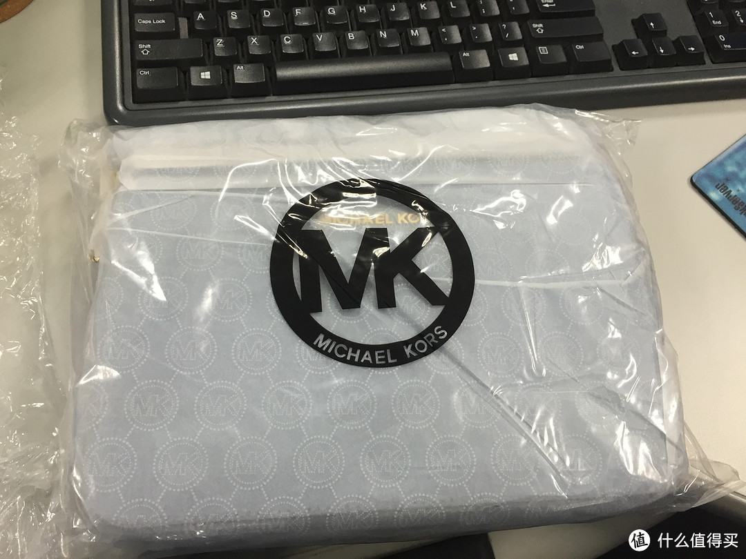 尼曼免费直邮 包税5天到手:MICHAEL Michael Kors Rhea Small Zip 双肩包、Jet Set Travel Large Saffiano 斜挎包