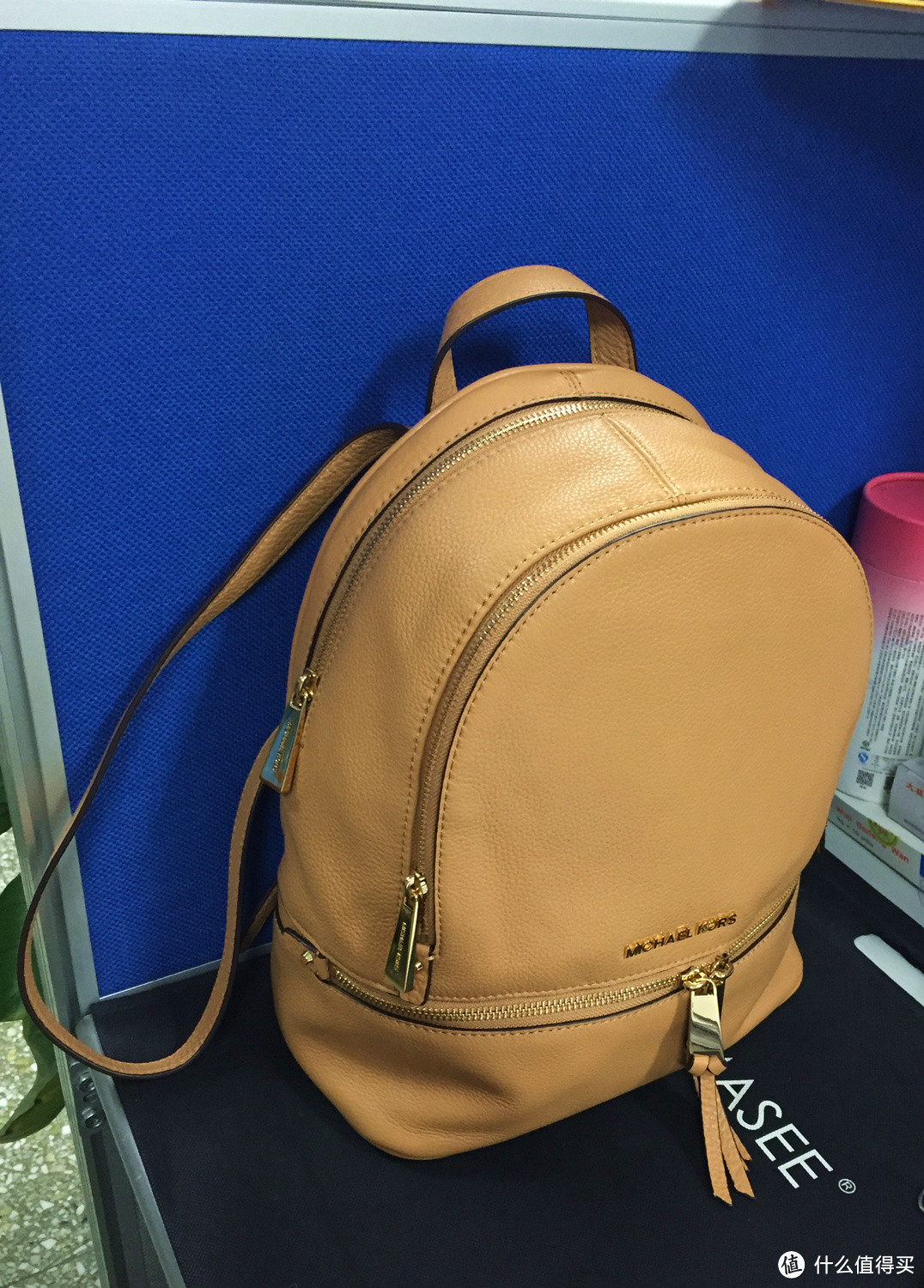 尼曼免费直邮 包税5天到手：MICHAEL Michael Kors Rhea Small Zip 双肩包、Jet Set Travel Large Saffiano 斜挎包