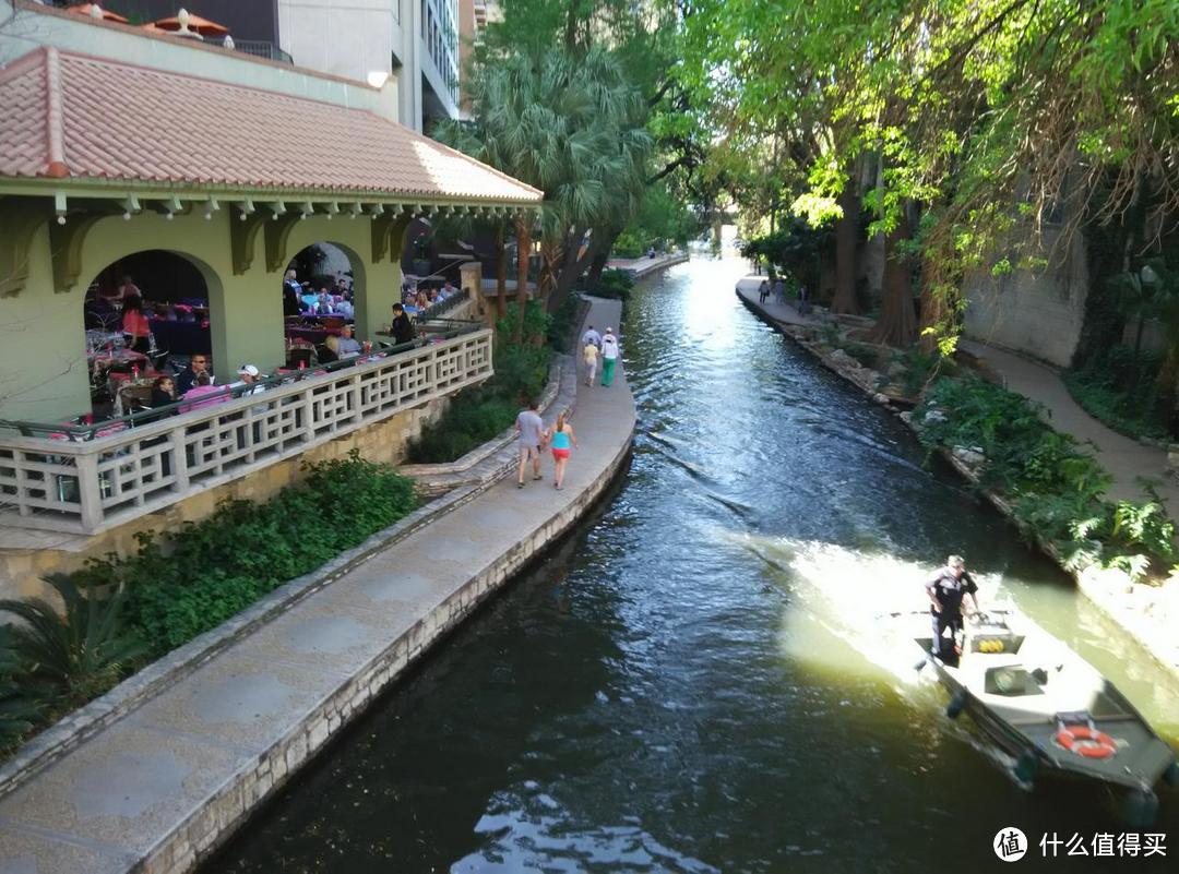 River Walk两岸的餐厅